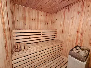 Large house with private garden and sauna - Image 3