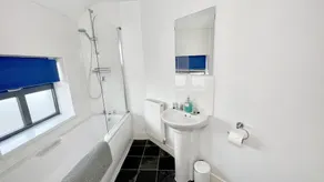 6 Cross Court, Stafford - Image 2