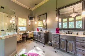 Mini-Villa In Dallas Hill Country - Image 4