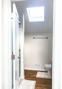 Elegant just 5 minutes from downtown. - Image 4
