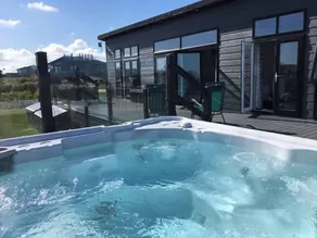 Teal Lodge Cornwall - Luxury 2-bed Lodge with hot tub & heated indoor pool - Image 5