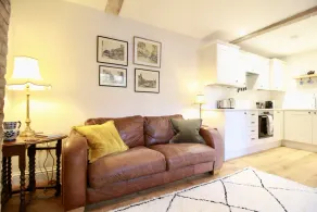 Stunning one bed cottage - Image 4