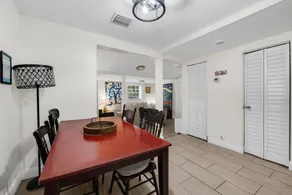 Private Rooms at Miami Centrally Located with free Parking - Image 5