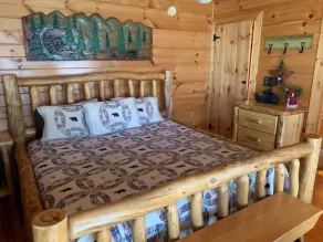 5 O' Clock Somewhere 3 Bedroom Cabin by RedAwning - Image 4