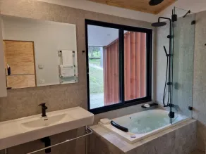 Superb 3 bedroom villa overlooking dam and close to lake. - Image 3