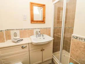 GARDENER'S COTTAGE, pet friendly, with a garden in Chirnside - Image 2