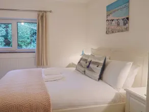MARIES, pet friendly, character holiday cottage in Lyme Regis - Image 5