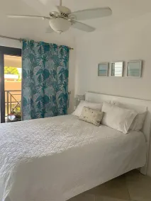 SPECIAL OFFER MAY -OCTOBER Gorgeous apartment with views over the communal pool - Image 4