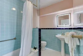 Unit 3*Queen Bedroom, Minifridge, Coffee Maker, Wi - Image 2