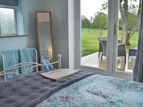 2 bedroom accommodation in Playden, near Rye - Image 4