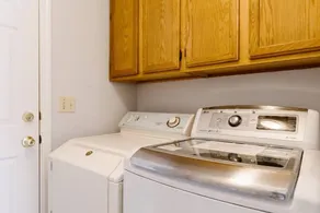 Grand-Executive Luxury Home - Image 2