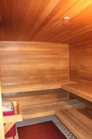 Lässige Eleganz: 52-Zoll-HD-TV, Wasch- / Trockner, Eckschrank Große Fenster, 2 Betten, 2 Bäder - Image 3