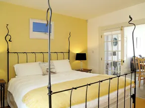 1 bedroom accommodation in Sandgate - Image 2