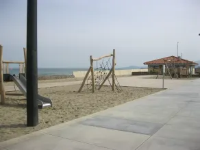 maison pour 4 pers près des commerces de la plage au calme avec de la verdure - Image 2