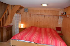 All'esterno : Mazot su 2 piani, per 2-4 persone, balcone su 3 lati al piano superiore e bellissima t - Image 4