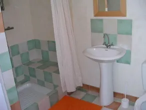 Authentic farmhouse with large swimming pool, near Aix en Provence - Image 2