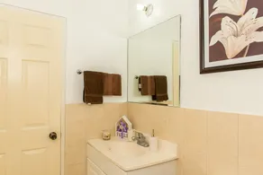 EXQUISITE 2 BEDROOM TOWNHOUSE IN SUNSHINE CITY - PORTMORE - Image 5