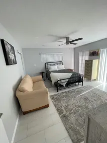 beautiful home on a 3 acre lake with security - Image 4