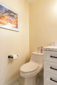 Fall Special! Luxurious, Modern Condo - Gym, Pool, Steps to Hermosa - Image 5