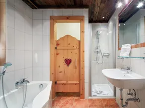 Cabin for 6-8 persons (3 bedrooms, 3 bathrooms, 4 WC) - Almdorf Flachau and Promi Alm - Image 5