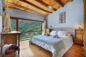 Retreat in Nature: House with Mountain Views - Image 5