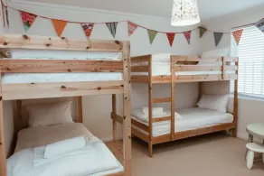 Strand foran, afsondret, poolbord, gratis WIFI, familievenlig - Image 5