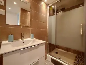 Chic and comfortable apart near Paris - Image 2