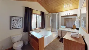 Les clients adorent la commodité de cette cabine de luxe en ville. Il est situé à environ 1/4 mile du chai - Image 5