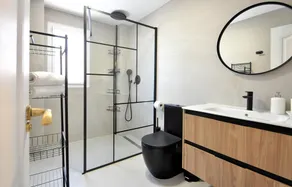 Beautiful spacious holiday home for families with a big swimming pool and garden - Free Wifi - Image 3