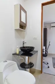STUDIO EXITO HOT TUB - Image 5