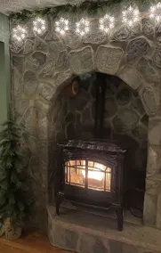 Lakefront Getaway at the Cozy Stone House - Image 2