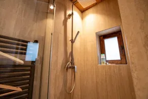 Chalet Yolo with Pool and Spa - Image 5