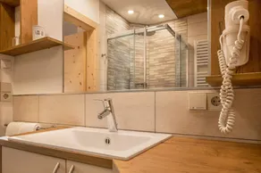 Apartment “Treyer 8 Romantica” with Mountain View, Wi-Fi, Terrace & Garden - Image 4