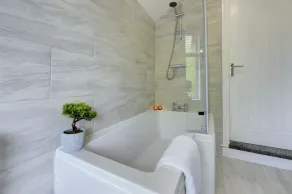 Cosy 2 bedroom detached house - Image 4