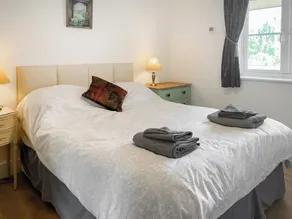 A luxuriously appointed two bedroom ground floor barn. - Image 5