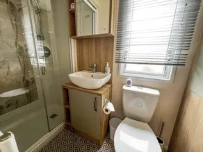 Lovely 6 Berth Caravan At Weeley Bridge In Essex Ref 69015R - Image 4