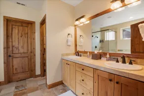 Midway 4 Bedroom Golf Course Luxury Turnberry 23 Home - Image 3