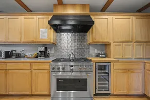 Lazy Bear Lodge · Spacious 6BR Lodge with Chef's Kitchen, Hot Tub, Golf Views and more - Image 5