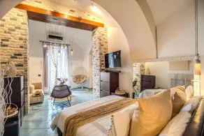 Honeymooners nest in Amalfi coast - Image 5