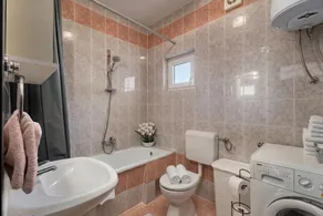 Seaview House Apartments - Image 3
