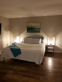 Spacious Studio with All the Comforts of Home - Image 4