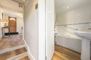 Queenies Cottage - Image 2