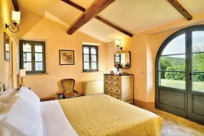 Villa Verbena : une villa caractéristique et accueillante sur deux étages entourée de prairies et de collines verdoyantes, avec Wi-Fi gratuit. - Image 3