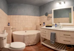 Peaceful family/group home with private attached treehouse - Image 3