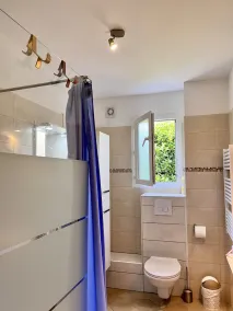 Beautiful privately furnished holiday flat - Image 4