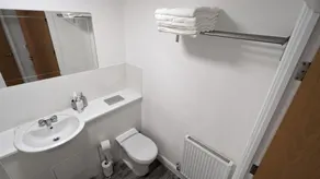 2-Bed Riverside Stay - Sleeps 6 & Pets Ok - Image 4