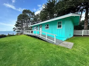 Secluded Ocean View Mid-Century Modern Retreat - Image 4