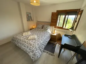 Cozy & lovely 2 bedroom apartment by the mountain - Image 5