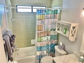 8 au 15 juin: 800 $ / semaine et 800 $. 00 / WK + TARIFS AOUT RÉSERVATIONS.  IL EST TEMPS DE RETARDER ET DE PROFITER DE VOTRE FAMILLE DANS CET APPAREIL BATIMENT 2BR / 2 BA RÉNOVÉ ET RÉVOLUTEMENT BAY # 262 SLEEPS 6 PET FRIENDLY (voir les exigences ci-de... - Image 4
