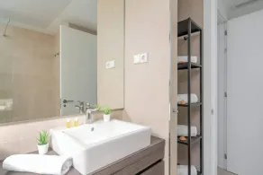 Modern Apartment w/ Pool & Gym Near Beach Access - Image 4